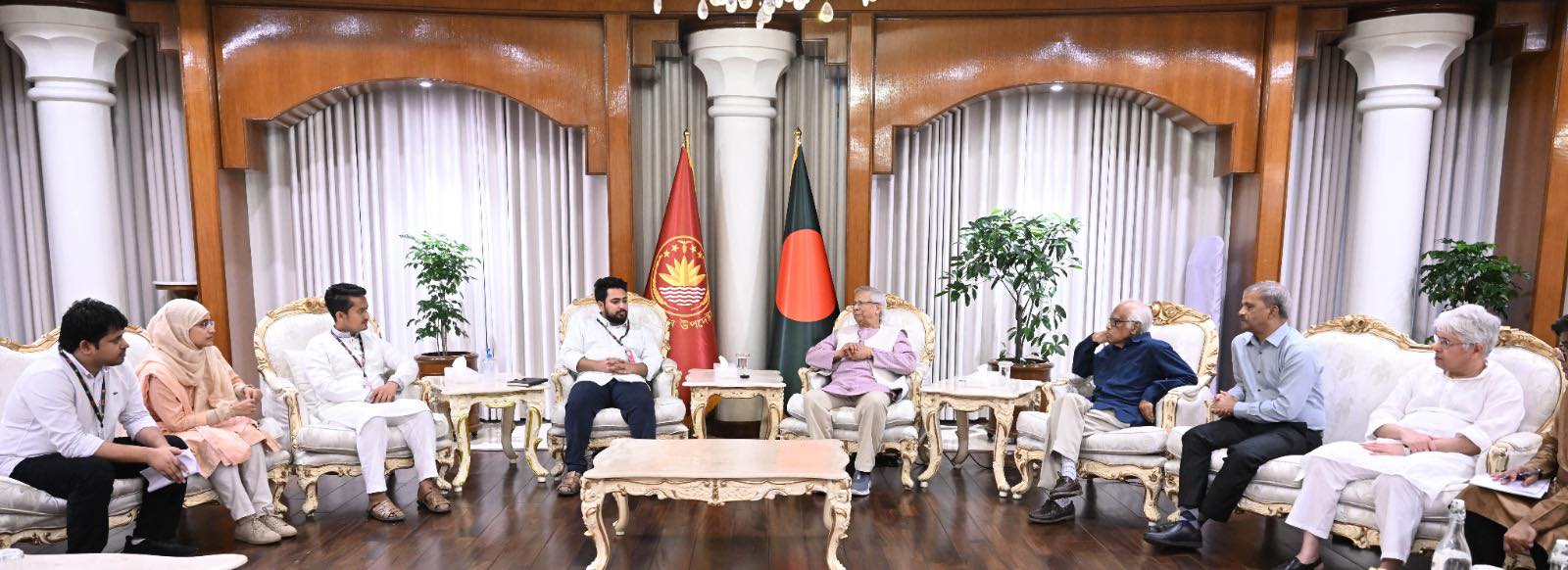 প্রধান উপদেষ্টার সঙ্গে বৈঠকে এনসিপির শীর্ষ নেতৃবৃন্দ